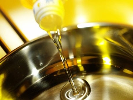 Chuyên gia dinh dưỡng chỉ ra những quan niệm sai lầm về dầu ăn của các bà nội trợ.