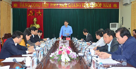 Bí thư Tỉnh ủy Nguyễn Đắc Vinh chủ trì cuộc làm việc. Ảnh: Thành Duy