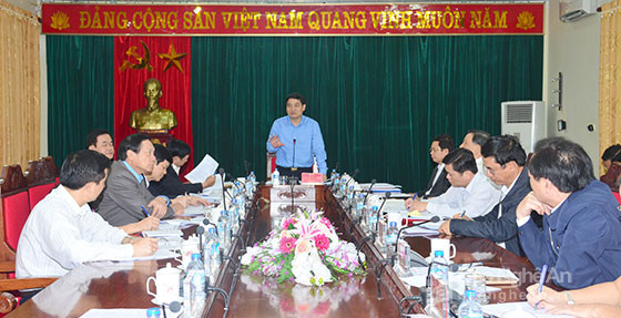 Bí thư Tỉnh ủy Nguyễn Đắc Vinh chủ trì cuộc làm việc. Ảnh: Thành Duy