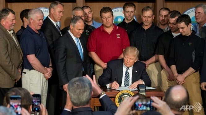 ​Ông Trump ký sắc lệnh mới về biến đổi khí hậu 