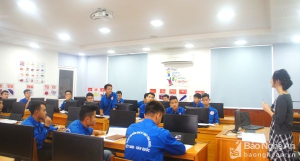 Học sinh Trường CĐ nghề KTCN Việt Nam - Hàn Quốc theo học lớp đào tạo theo chương trình của Australia. Ảnh: Thanh Lê