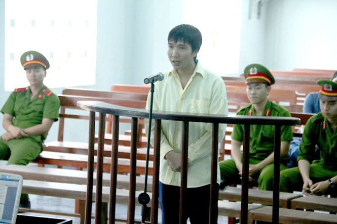 Tống tiền người xây dựng trái phép, phóng viên lãnh 15 tháng tù 