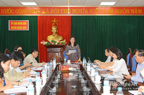 Trưởng Ban Dân tộc HĐND tỉnh Lô Thị Kim Ngân kết luận buổi làm việc. Ảnh: Thu Giang