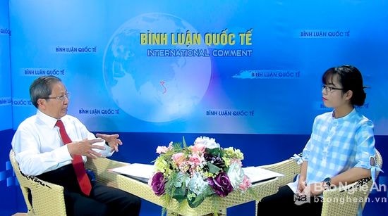 PGS-TS Thiếu tướng Lê Văn Cương tại trường quay Báo Nghệ An ngày 30/3/2017.