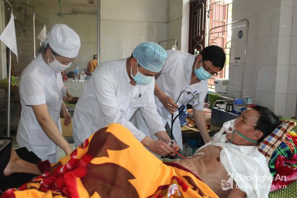 Cấp cứu bệnh nhân lao kháng đa thuốc ở Bệnh viện Lao và bệnh Phổi Nghệ An.