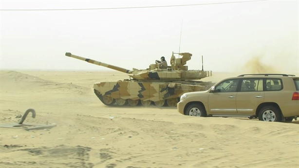 Ngoài ra, Kuwait trong vài năm trở lại đây đã nhiều lần đề nghị phía Mỹ hỗ trợ nâng cấp toàn bộ hơn 200 xe tăng Abrams để đáp ứng các mối nguy cơ mới phát sinh trong khu vực, trong đó có sự lớn mạnh của các nhóm khủng bố Hồi giáo cực đoan trong khu vực. Tuy nhiên, đề nghị này vẫn chưa nhận được sự đồng ý của Mỹ.