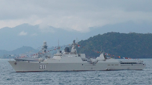 Đây là lần đầu tiên Hải quân Việt Nam trực tiếp cử tàu chiến đấu tham dự triển lãm quốc tế. Mặc dù lần đầu tiên tham dự một sự kiện quân sự quốc tế nhưng chiến hạm 011 của Việt Nam được đứng ở vị trí khá trang trong trong đội hình diễn tập.