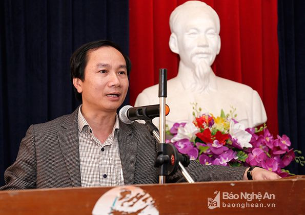 Đồng chí Trần Văn Hùng, Phó TBT Báo Nghệ An phát biểu tại Hội nghị. Ảnh Đức Anh