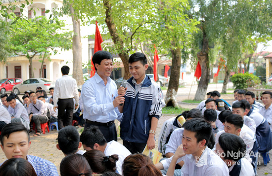  thầy giáo Nguyễn Duy Nam