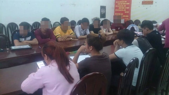 14 đối tượng liên quan đến vụ thiếu nữ 16 tuổi bị cắt tai, hành hung. Ảnh: Infonet.