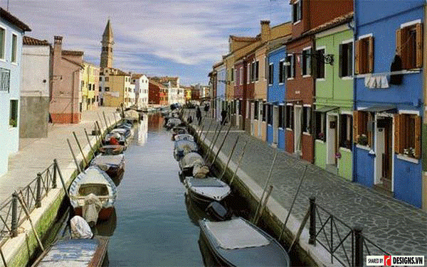 Ví dụ như ở Vience, Italia, dù mặt đường vắng vẻ cực thoáng và rộng đẹp nhưng người dân không bao giờ để tam cấp chìa ra lòng đường.