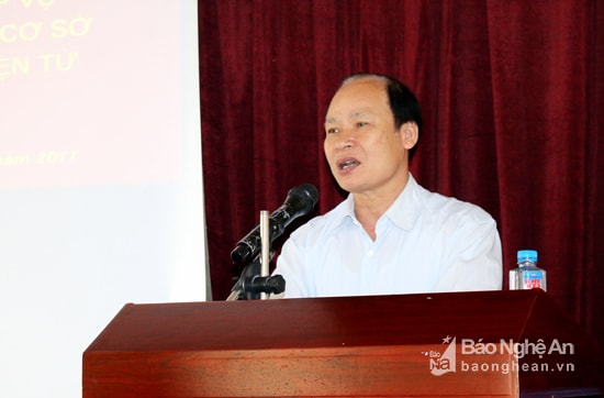 Đồng chí Hoàng Văn Phi phát biểu tại hội nghị.