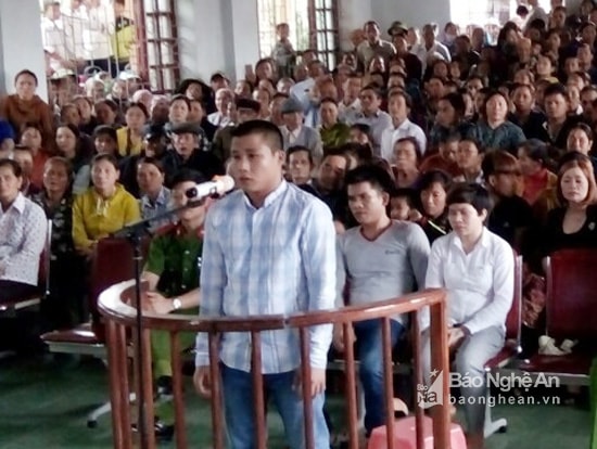 Nguyễn Văn Trỗi trước vành móng ngựa. Ảnh: Vân Anh