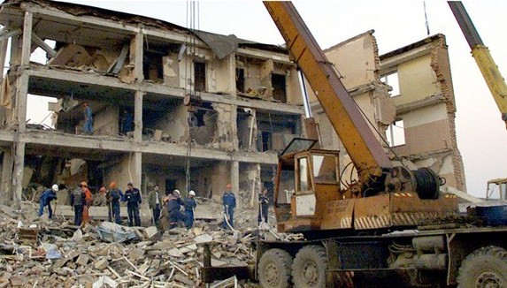 Tháng 12/2002, các phiến quân Chechnya đã tiến hành đánh bom xe vào tòa nhà chính quyền tại thủ đô Grozny của Chechnya. Vụ việc này làm 71 người chết.