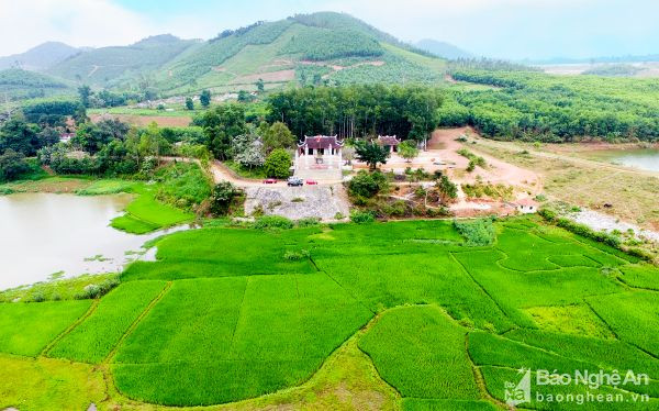 Phong cảnh đền Làng Vạc. Ảnh: Sách Nguyễn