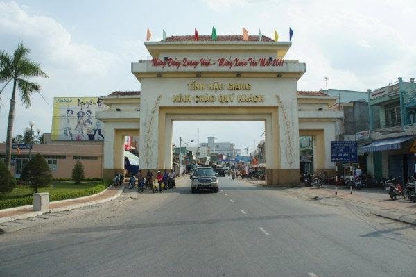cán bộ nghỉ việc, lương thấp, hậu giang, chê lương thấp