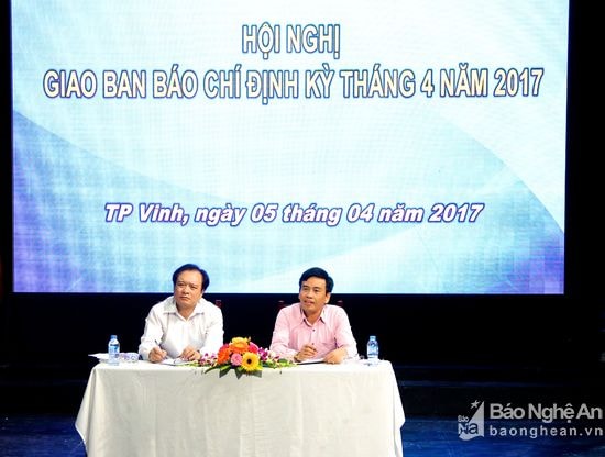 Chủ trì Hội nghị giao ban Báo chí. Ảnh: Mỹ Nga