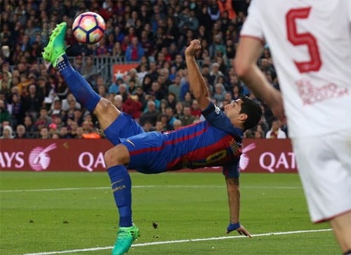 suarez-vo-le-kieu-xe-dap-chong-nguoc-barca-dai-thang-sevilla