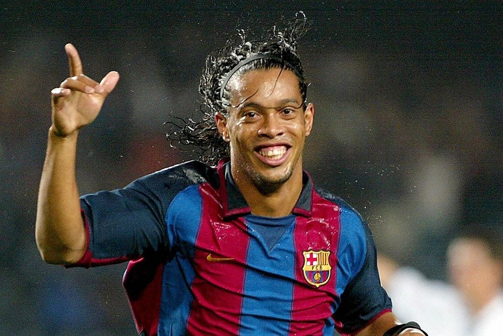 Tiền vệ Ronaldinho (1980): Sự nghiệp của nhà vô địch World Cup 2002 sẽ còn thăng hoa hơn nữa nếu anh không liên tục vùi mình vào những buổi tiệc tùng và gái gú.