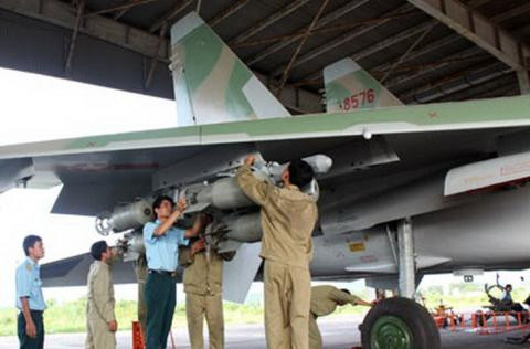 Lắp bom OFAB-250-270 cho tiêm kích Su-30MK2.