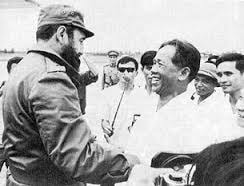 Đồng chí Lê Duẫn trong lần đón tiếp Chủ tịch Cuba Fidel Castro thăm và cổ vũ cuộc chiến đấu chính nghĩa của Việt Nam. Ảnh tư liệu