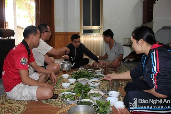 Để chế biến món này mất rất nhiều thời gian nên phải khách quý thì gia đình mới làm món này để thiết đãi hoặc trong những dịp sum họp gia đình. Ảnh: Đình Tuân