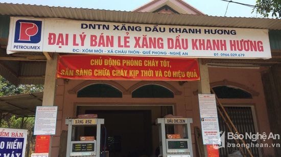 Cửa hàng xăng dầu Khanh Hương- nơi xảy ra vụ chích điện nhân viên bán xăng trong đêm. Ảnh: Hùng Cường