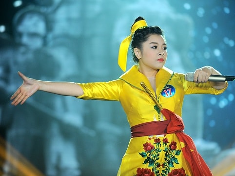 Thu Hằng - quán quân dòng nhạc Dân gian 2015