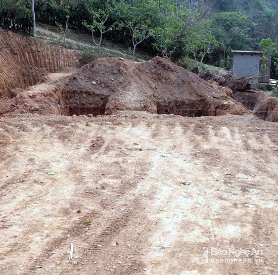 Khu vực trường học do nơi anh C, đang thi công bỗng nhiên gặp tai nạn.