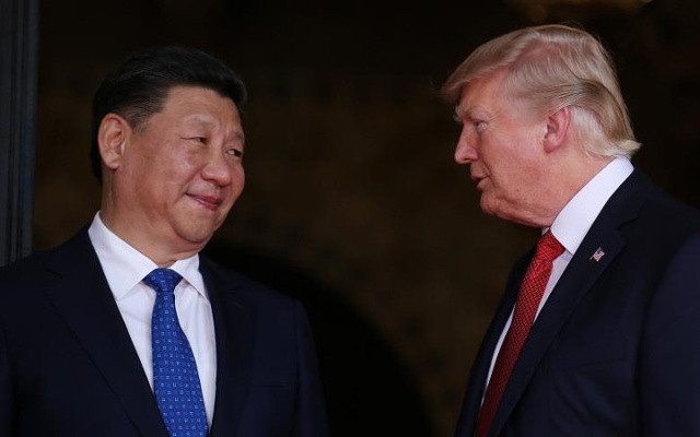 Đây là lần đầu tiên hai nhà lãnh đạo gặp nhau sau cuộc bầu cử Tổng thống Mỹ với những lời chỉ trích Trung Quốc xuất hiện thường xuyên từ ông Trump. Ảnh: Reuters.
