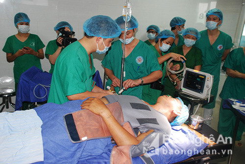 Gây mê phẫu thuật cho bệnh nhân ở Bệnh viện 115 Nghệ An. Ảnh: Tư liệu.