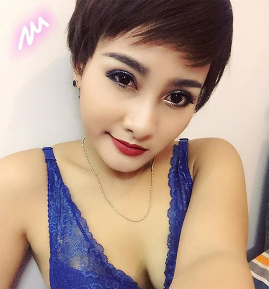 Dù để tóc ngắn cá tính, Bảo Thanh vẫn không kém phần sexy, quyến rũ.