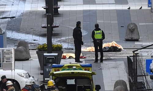 Một phần hiện trường vụ tấn công bằng xe tải tại thủ đô Stockholm, Thụy Điển. Ảnh: Reuters.