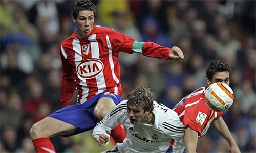 Torres sớm trở thành thủ lĩnh ở Atletico vì vượt qua được cám dỗ từ Real để đến với thứ bóng đá thực thụ của đội chủ sân Calderon. Ảnh: AFP.