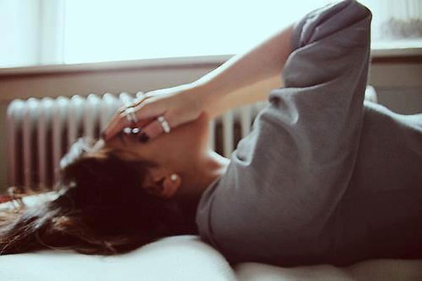 Một trong 3 cái ngốc của phụ nữ là mù quáng vì tình. Ảnh minh họa.