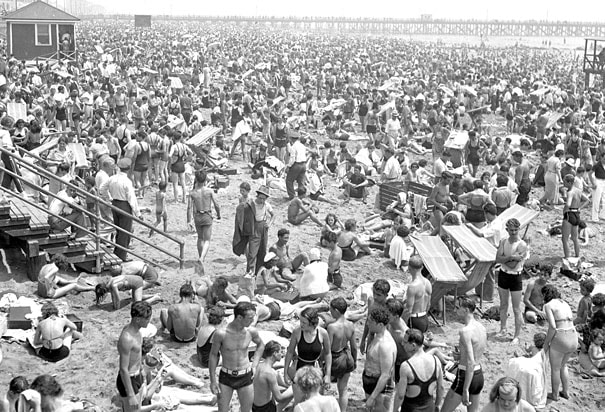 Mùa hè năm 1936, nước Mỹ chịu đựng trận nóng tàn bạo nhất trong lịch sử khi nhiệt độ nhiều khu vực lên đến 49 độ C, trung bình là 41 độ C.  Tổng cộng số nạn nhân thiệt mạng của đợt nắng nóng này khoảng 5.000 người. Chưa kể đến việc hầu hết các ruộng đồng, mùa màng bị tàn phá nghiêm trọng do quá nóng và thiếu độ ẩm. 