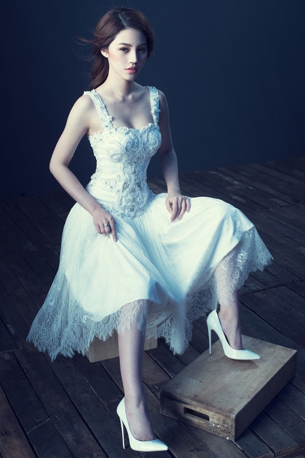 jolie-nguyen-quyen-ru-voi-vay-dinh-ket-cau-ky-3