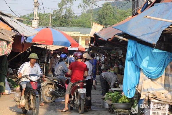 Chợ Tân Kỳ  đã xuống cấp nghiêm trọng. Ảnh: Phương Hảo