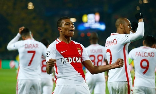 Duyên ghi bàn của Mbappe giúp Monaco chiến thắng trong trận đấu họ không chơi trên chân đối thủ. Ảnh: Reuters.