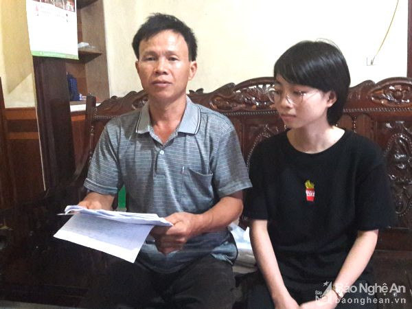 1. Ông Nguyễn Huy Chất (xã Nghi Trường, huyện Nghi Lộc) đưa ra bằng chứng việc bà Ngọc Anh nhận của ông 160 triệu đồng nhưng không trả.  