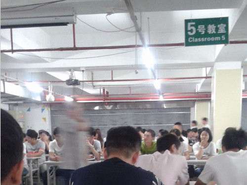 ben-trong-nha-may-apple-qua-loi-ke-mot-sinh-vien-lam-them-1
