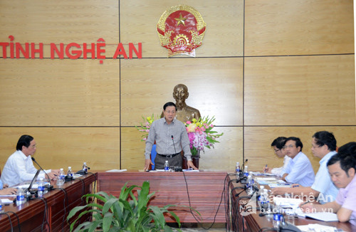 Đồng chí Lê Minh Thông - Ủy viên Ban thường vụ Tỉnh ủy, Phó Chủ tịch UBND tỉnh chủ trì buổi họp yêu cầu Đài PT-TH Nghệ An cần sớm xây dựng chiến lược phát triển dài hạn.