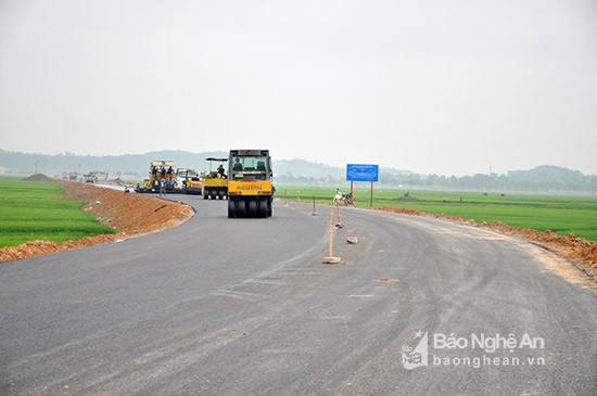 Đến nay, tuyến N5 cơ bản đã thông tuyến, thảm nhựa bê tông. Ảnh: Thu Huyền