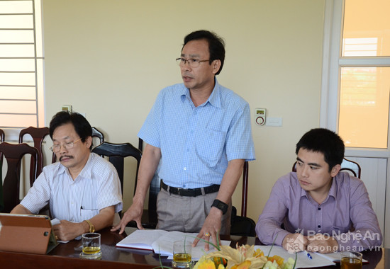 Đại diện Trung tâm Văn hóa huyện Thanh Chương báo cáo công tác chuẩn bị của địa phương.