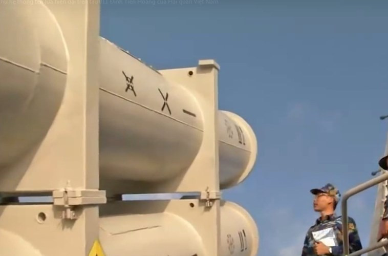 Trong ảnh là bệ phóng tên lửa chống hạm Kh-35 Uran-E trên tàu hộ vệ tên lửa Gepard 3.9 Project 11661E mang tên Đinh Tiên Hoàng. Nguồn ảnh: Kênh QPVN