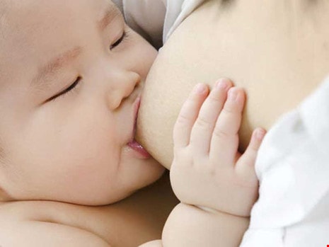Campuchia cấm xuất khẩu sữa mẹ - ảnh 1