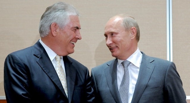 Ông Putin và ông Rex Tillerson từng có mối quan hệ thân thiết. Ảnh: Politico.