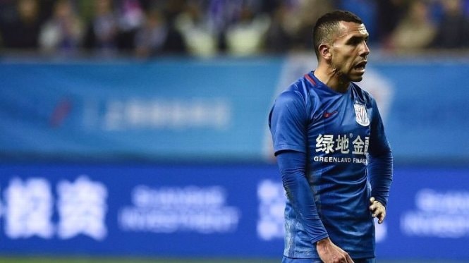 CĐV Trung Quốc giận dữ vì Tevez đi chơi khi đội nhà thi đấu