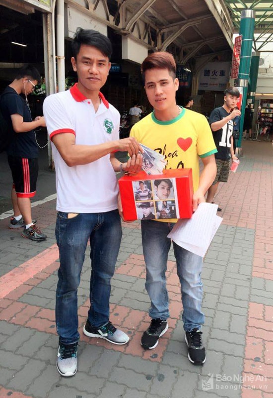 Quyên góp vận động tại Đài Nam. Ảnh: Văn Ngọc