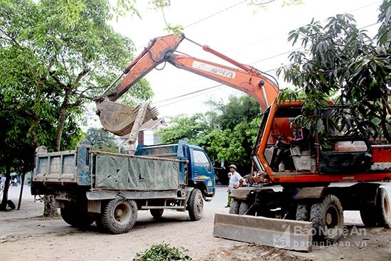 Cùng với giải tỏa, rác thải xây dựng được 